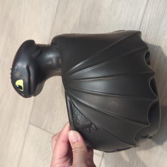Toothless Popcorn Bucket - Picture 4 of 10